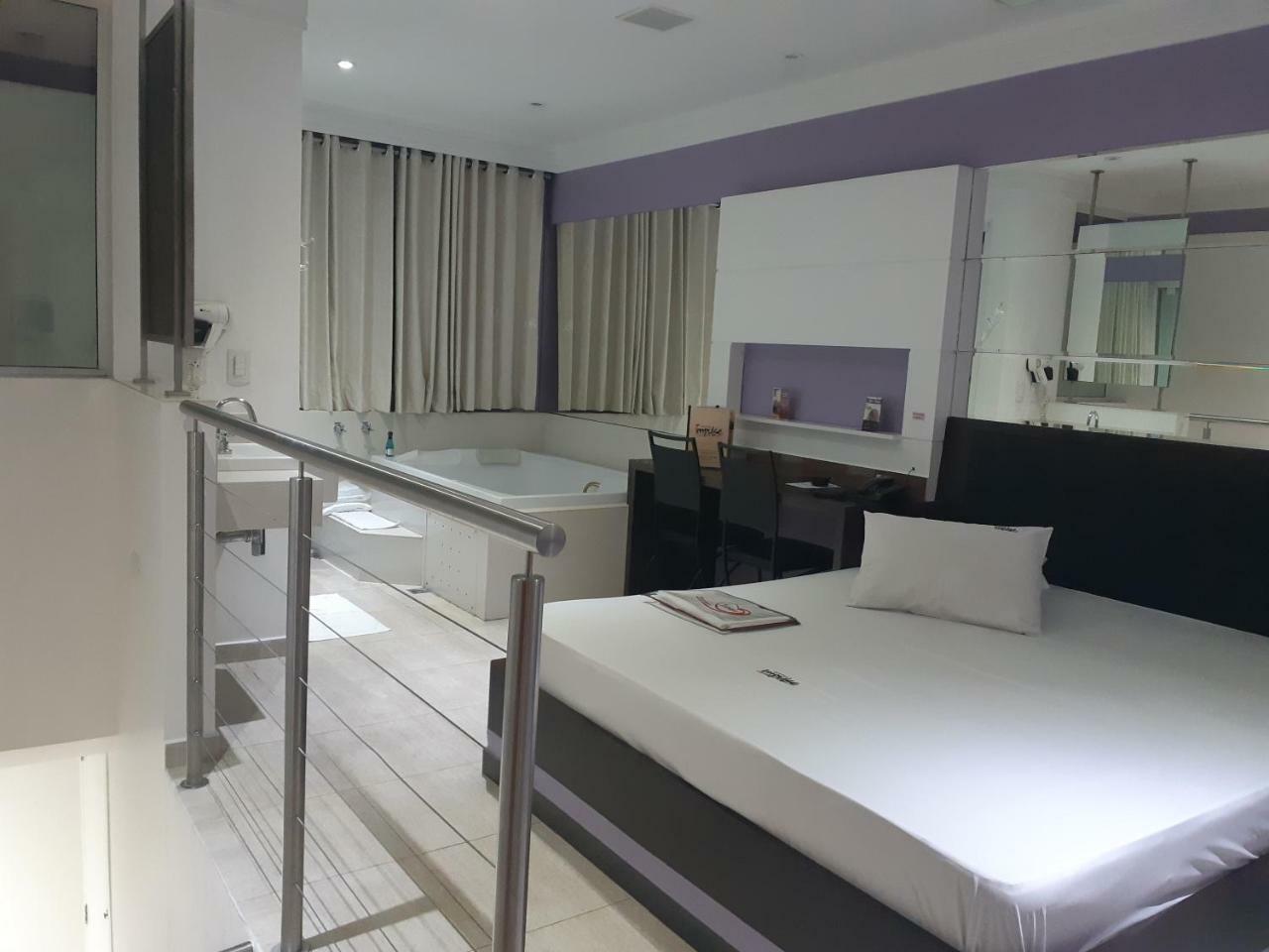 Quarto Duplo com Banheira de Hidromassagem